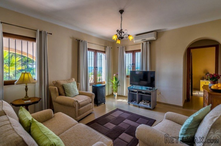 An exceptional modern detached villa, completely renovated.. - 4