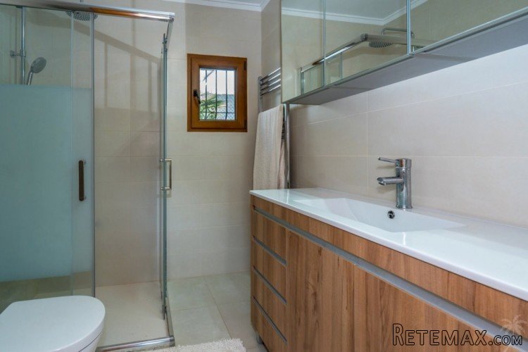 An exceptional modern detached villa, completely renovated.. - 7