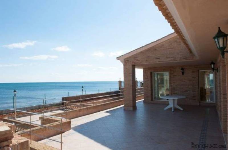 5 Bedroom 3 Bathroom Villa In.. - 2