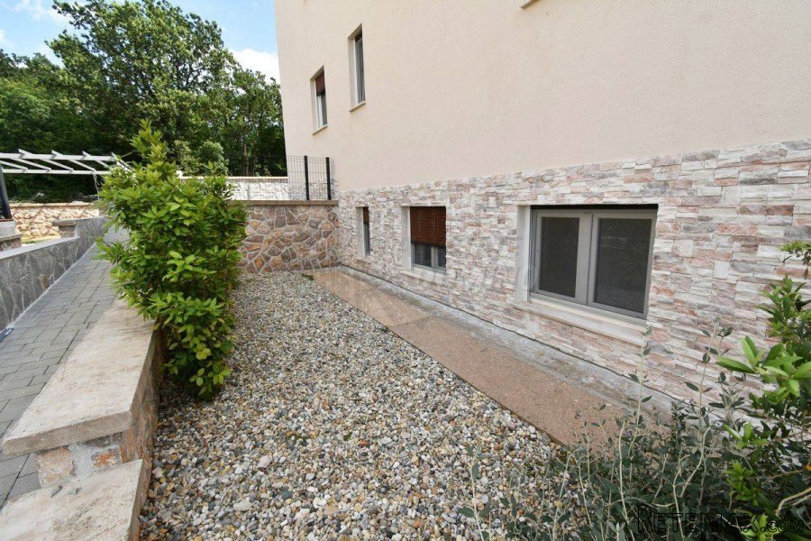 Apartman s okućnicom, Njivice!! - 11
