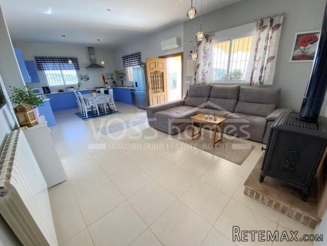 NEW & EXCLUSIVE TO VOSS HOMES - A large, WOW, light &.. - 11