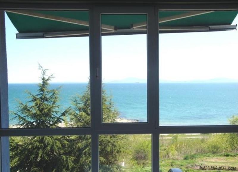 Apartment on the sea shore with great..