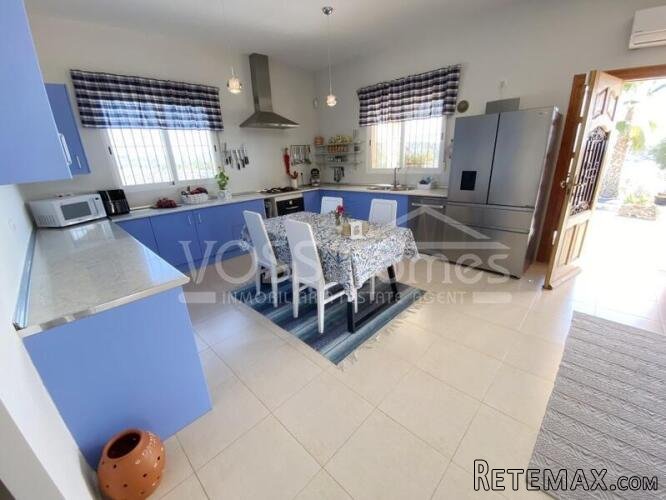 NEW & EXCLUSIVE TO VOSS HOMES - A large, WOW, light &.. - 14