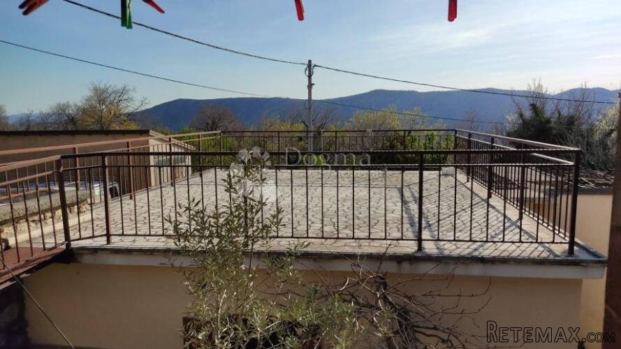 Tribalj kuća 135m2 s vrtom i terasom