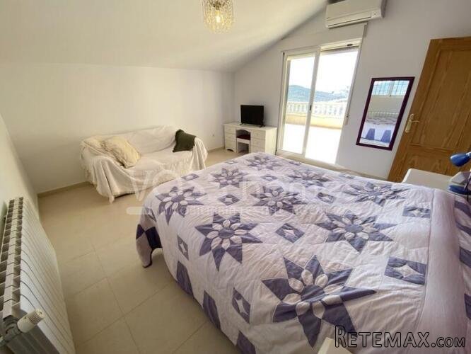 NEW & EXCLUSIVE TO VOSS HOMES - A large, WOW, light &.. - 17
