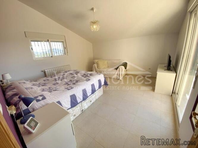 NEW & EXCLUSIVE TO VOSS HOMES - A large, WOW, light &.. - 18