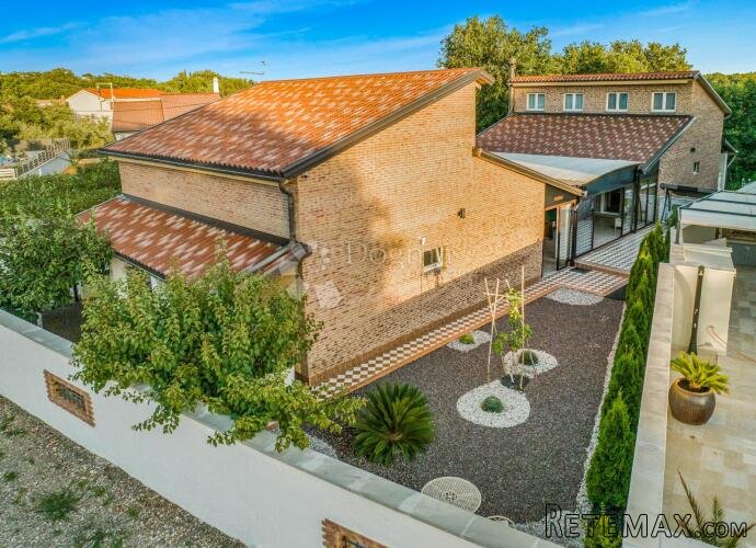 Villa u Pomeru, 300 metara od mora