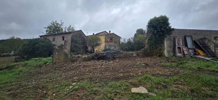 Istra, Cunjci - građeinski teren i ruševna kuća u nizu sa im
