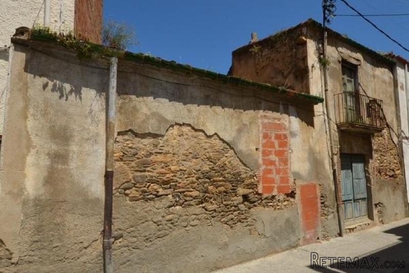 LLANcA: House to be renovated in the..