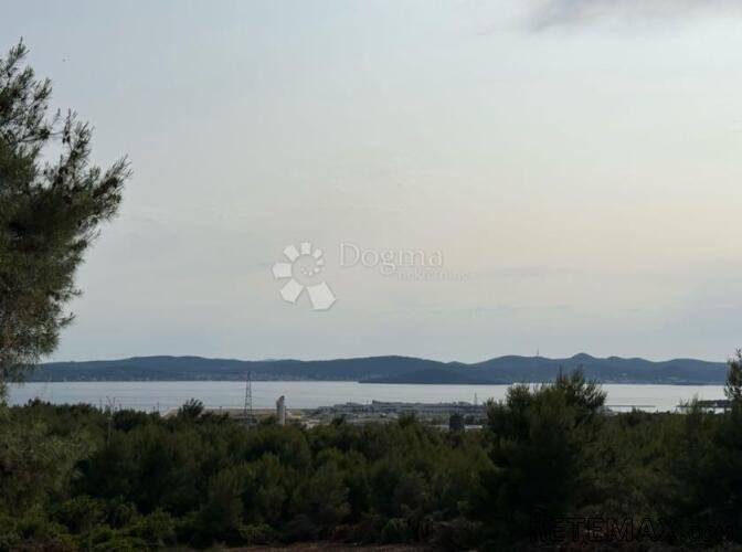 GRAĐRVINSKO ZEMLJIŠTE S PANORAMSKIM POGLEDOM CRNO