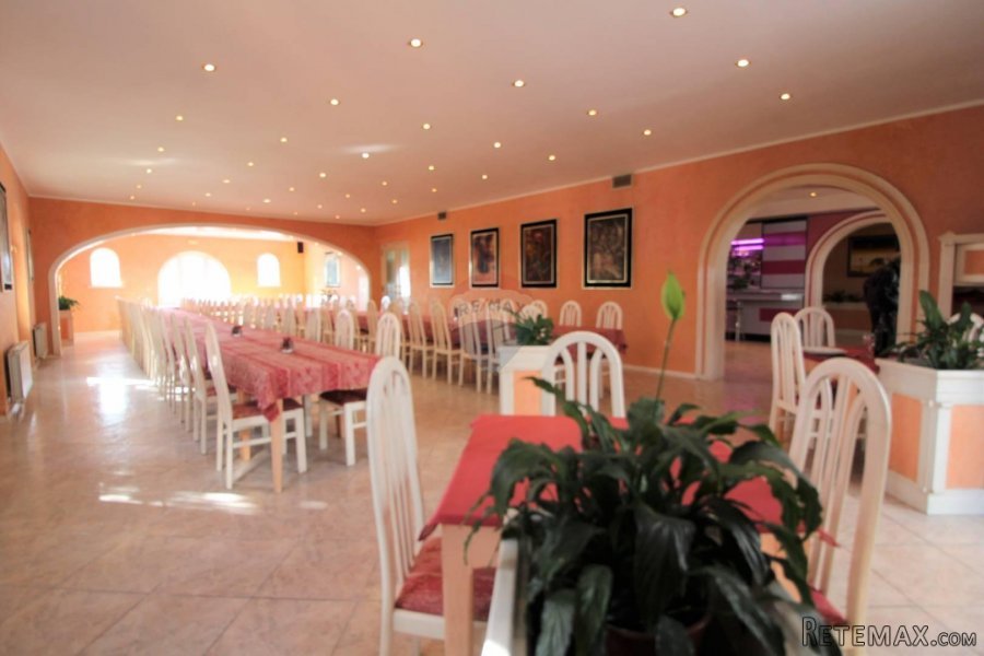 RUPA- restoran sa 250 sjedećih mjesta, 7 soba, teniskim tere - 2