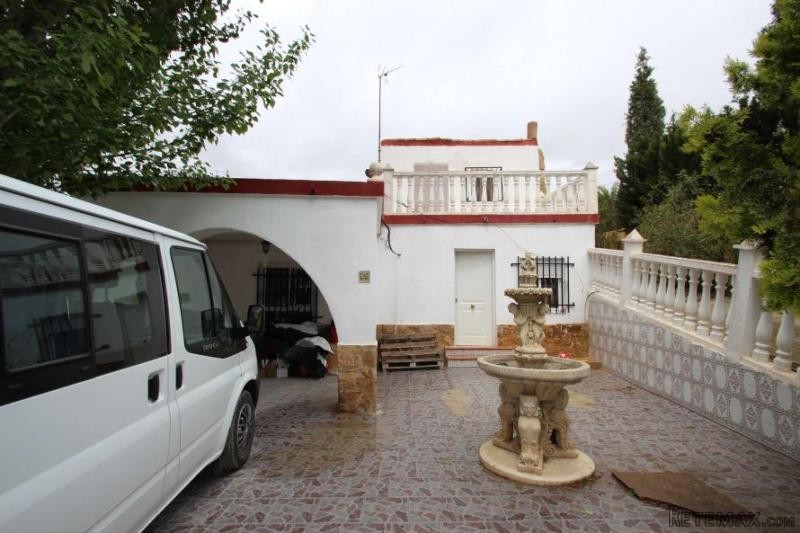 Sax villa walking distance to town..