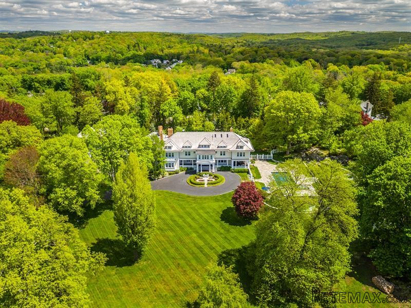 9 bedroom House For Sale: 224 Central..