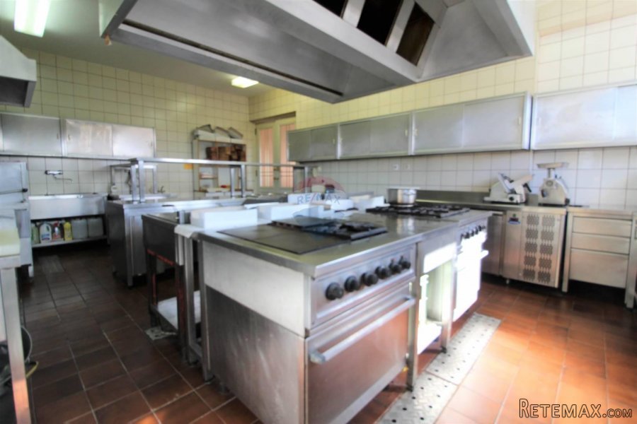 RUPA- restoran sa 250 sjedećih mjesta, 7 soba, teniskim tere - 8