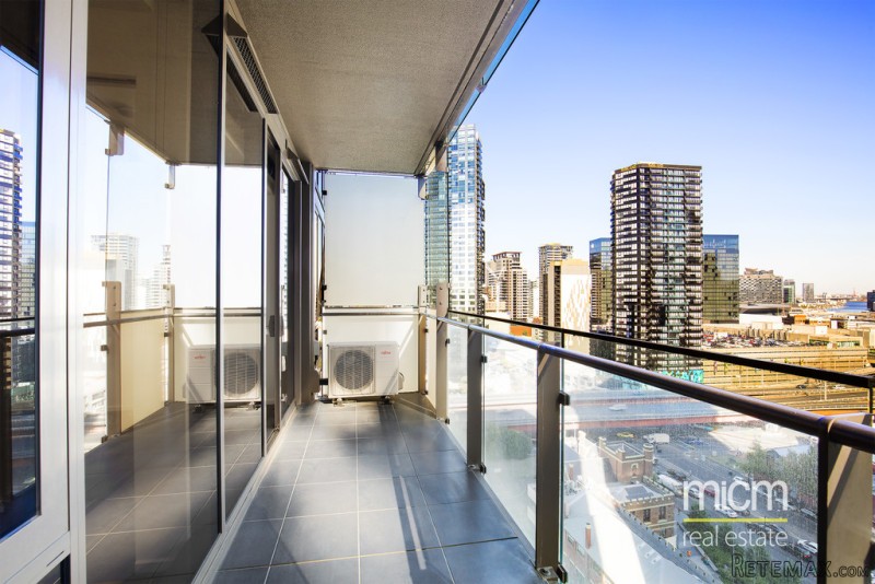 Gorgeous One Bedroom Pad in Epic Complex - 2