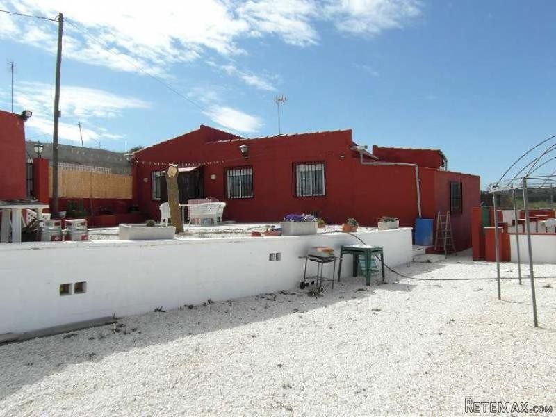 4 bedroom villa with pool Pinoso .....