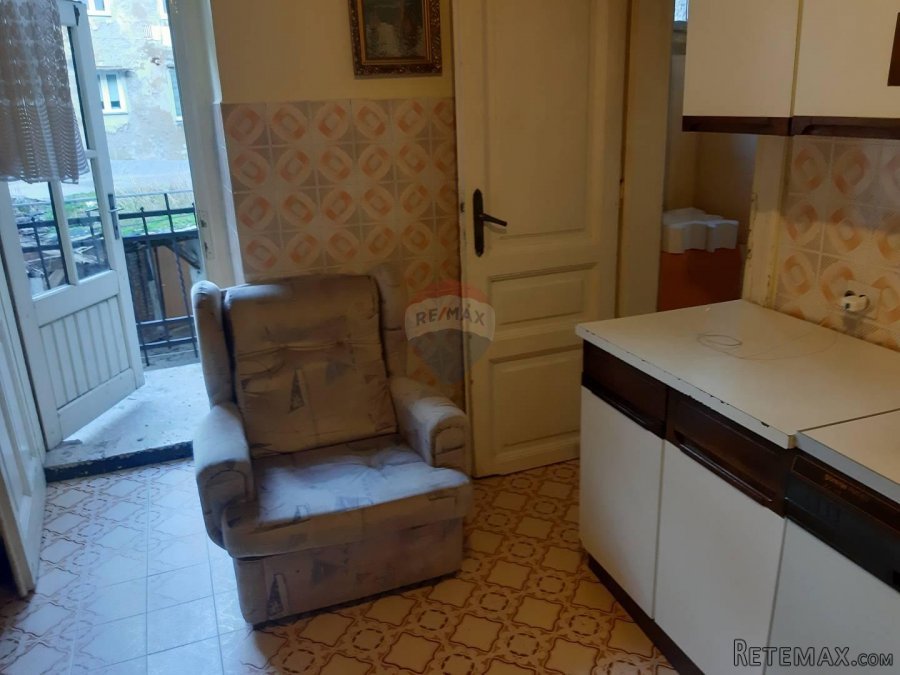 Centar-Stan od 180m2 na prvom katu za najam - 2