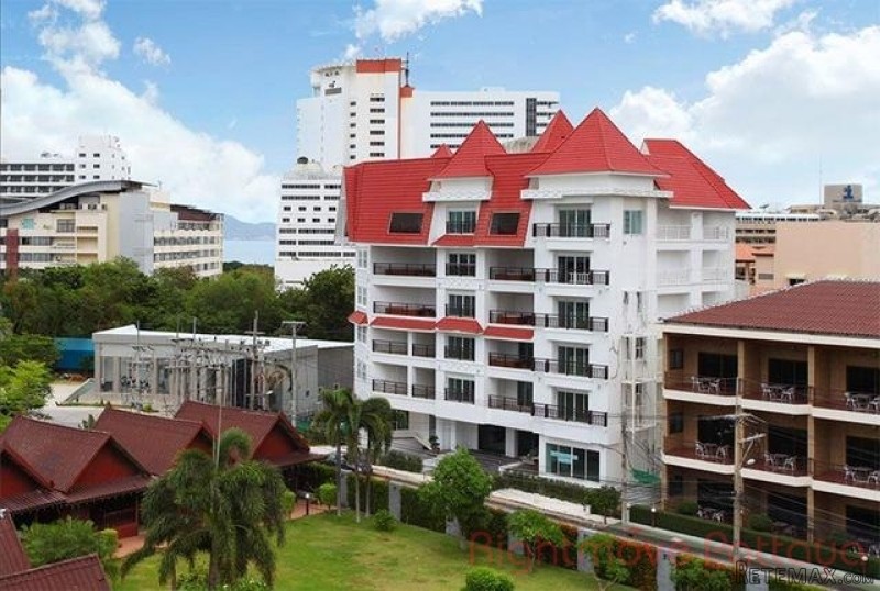 2 Bedroom Condo for sale in Pratumnak -..
