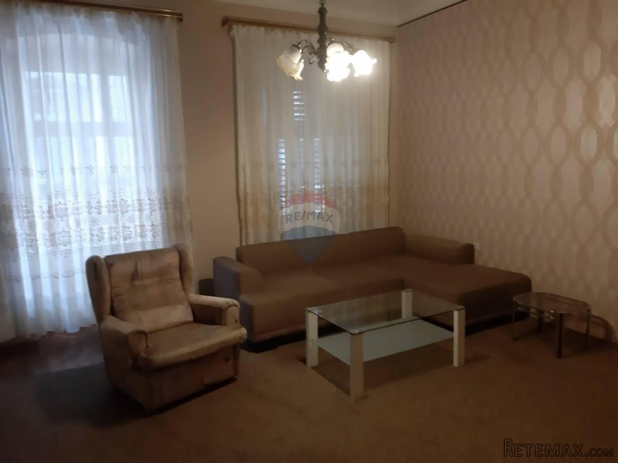 Centar-Stan od 180m2 na prvom katu za najam - 3