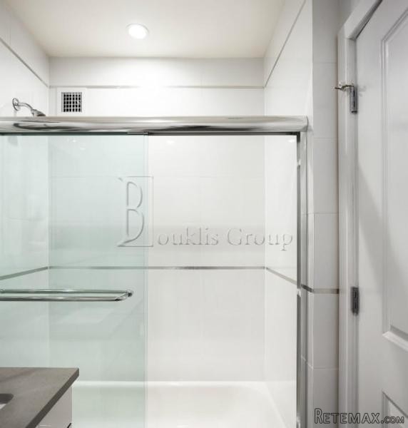 30th Ave Penthouse->600 Sf.. - 2