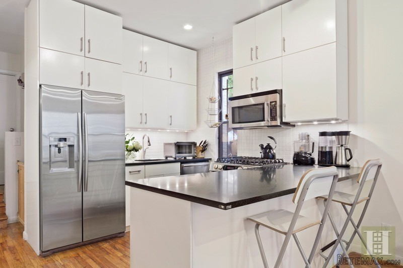 2 bedroom Apartment For Sale: 445 1ST..
