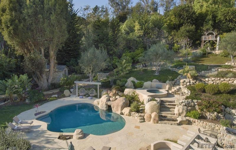 4 bedroom House For Sale: 425 Nicholas.. - 2