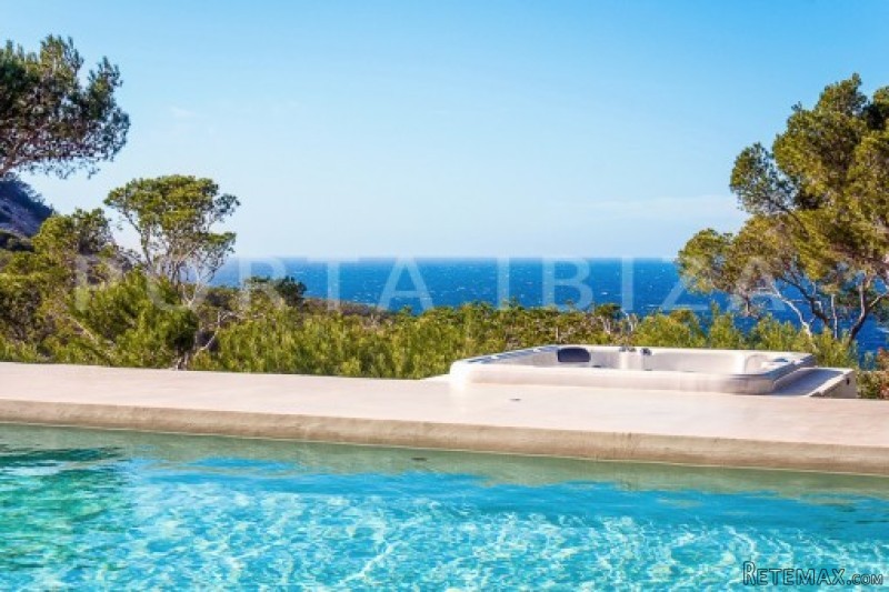 Wonderful villa with sea access on the..