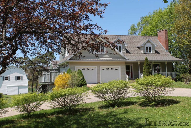 4 bedroom House For Sale: 4579 Highway..