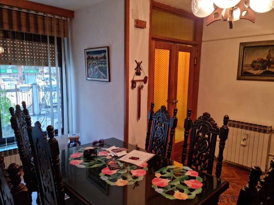 Porodicna kuca sa spratnom kucom u dvoristu - 8