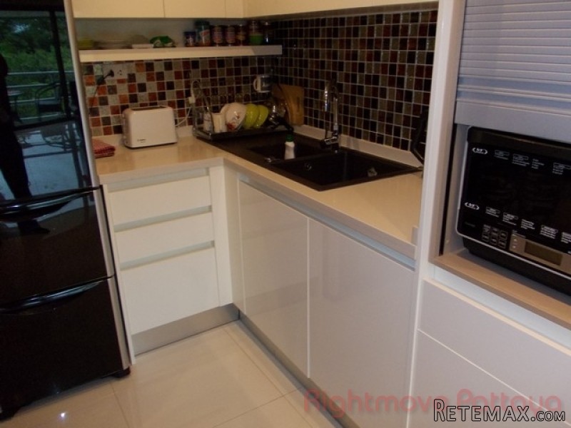 2 Bedroom Condo for sale in Jomtien -.. - 2