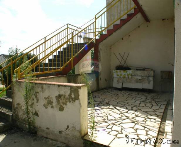 PULA, ŠKATARI PRODAJE SE KUĆA U NIZU SA TRI STAMBENE... - 3