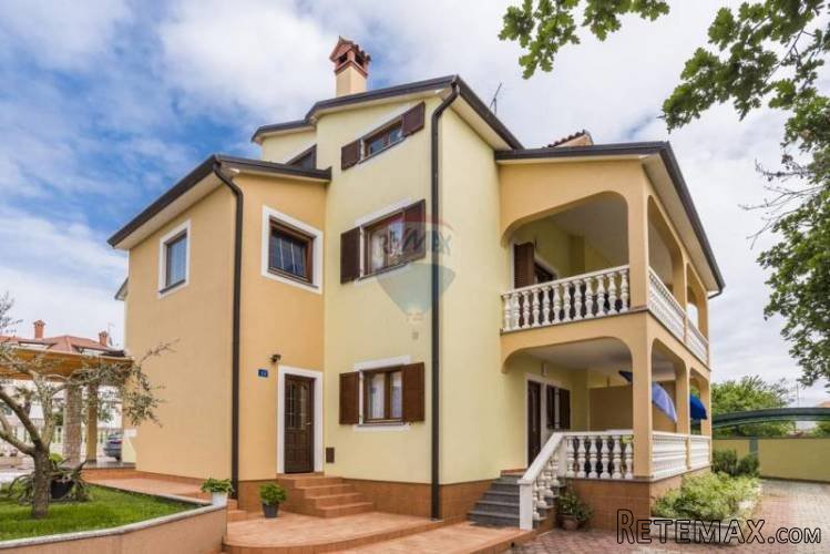 Istra, Umag apartmanska kuća sa bazenom
