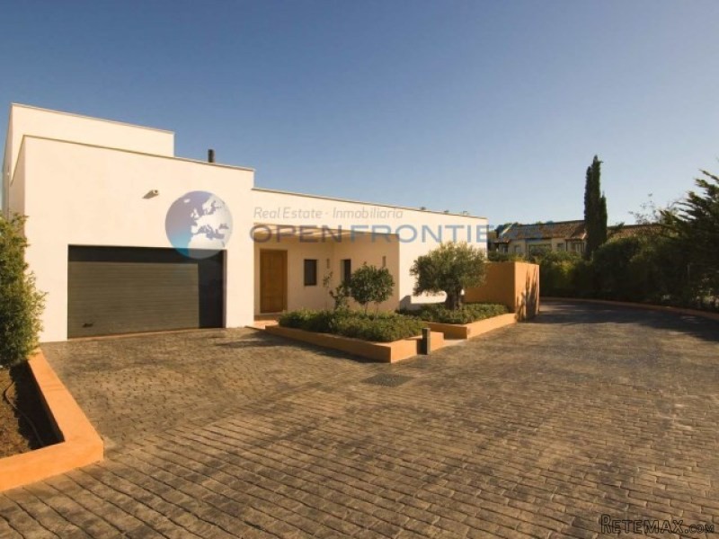 Sotogrande Alto : Contemporary Detached..