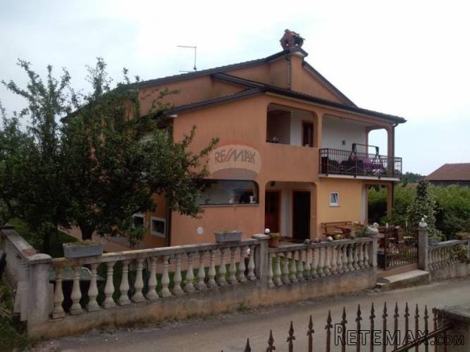 Istra, Umag, okolica apartmanska kuća svega 2 km od mora