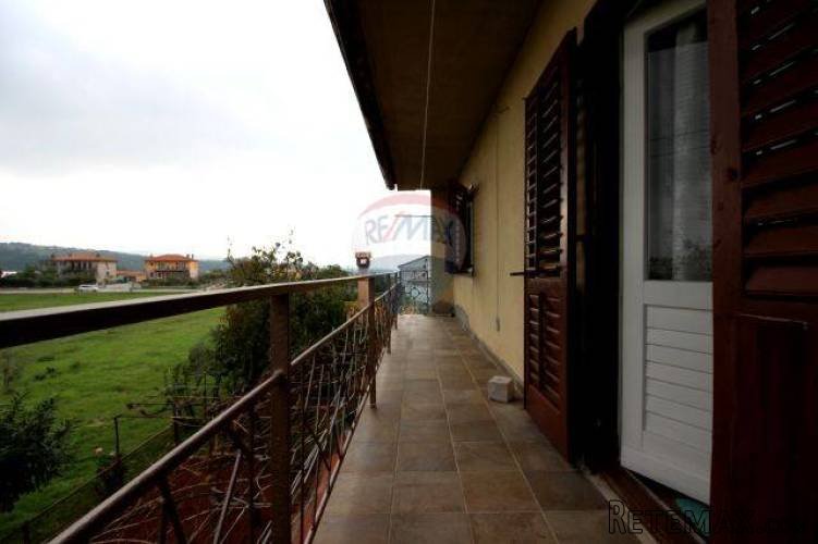 Obiteljska kuća sa dva stana na dobroj lokaciji - 3