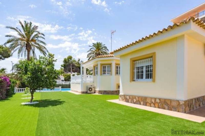 3 Bedroom 3 Bathroom Villa In Orihuela..