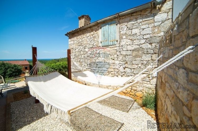 Samostojeća kuća sa bazenom i prekrasnim pogledom - 2