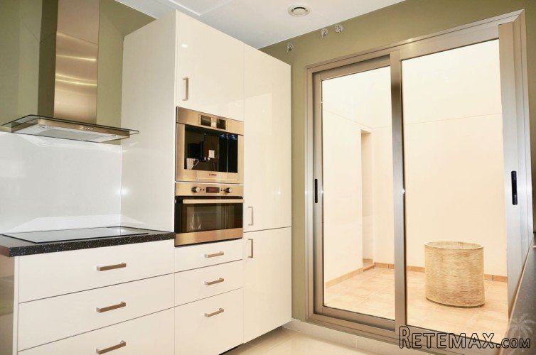 Merely 500 metres away from the beach we find this modern.. - 3