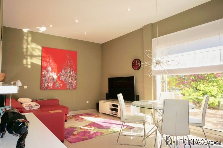 Merely 500 metres away from the beach we find this modern.. - 4