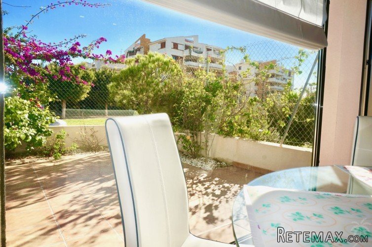 Merely 500 metres away from the beach we find this modern.. - 6