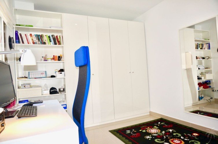 Merely 500 metres away from the beach we find this modern.. - 8