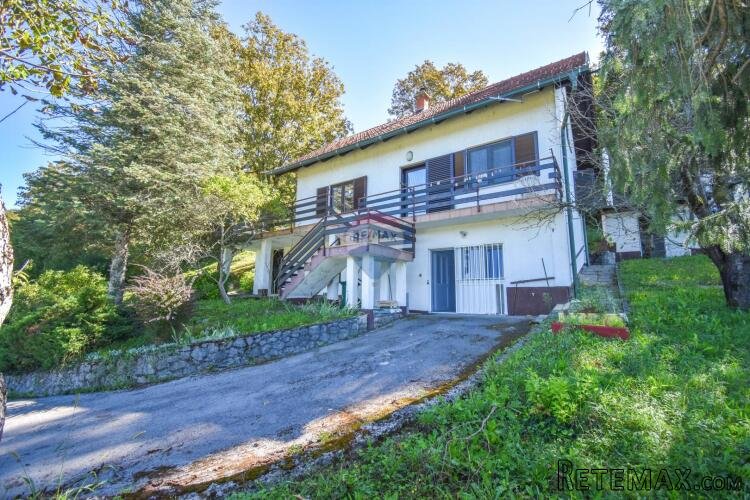 Duga Resa, kuća pored Mrežnice