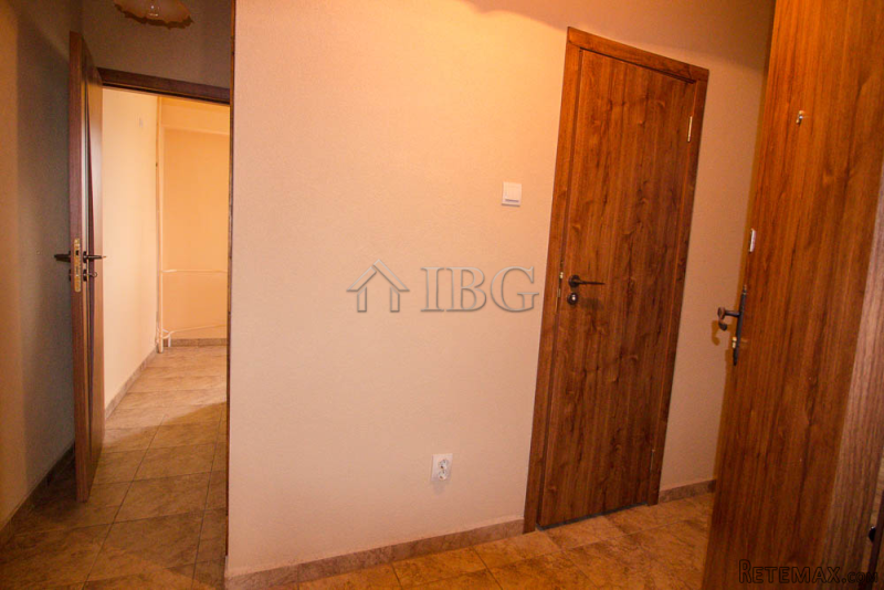 Top Location! Renovated 1-bedroom.. - 2