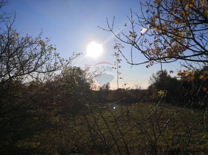 Svetvinčenat, predivna građevinska parcela s pogledom na...