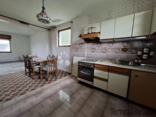 Kuća u Županji, mirno i centralno, 4 sobe - 2