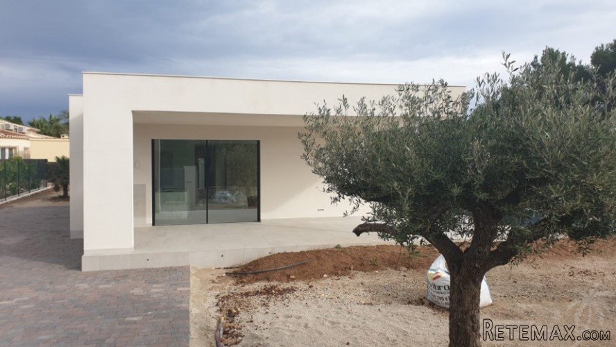 Modern design villa for sale on a south facing plot in a.. - 2