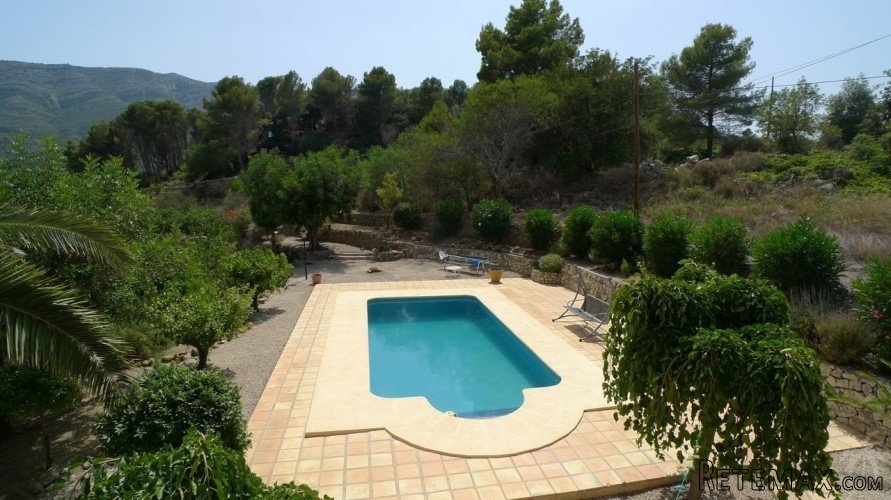 South facing villa for sale in Parcent situated in a quiet.. - 2