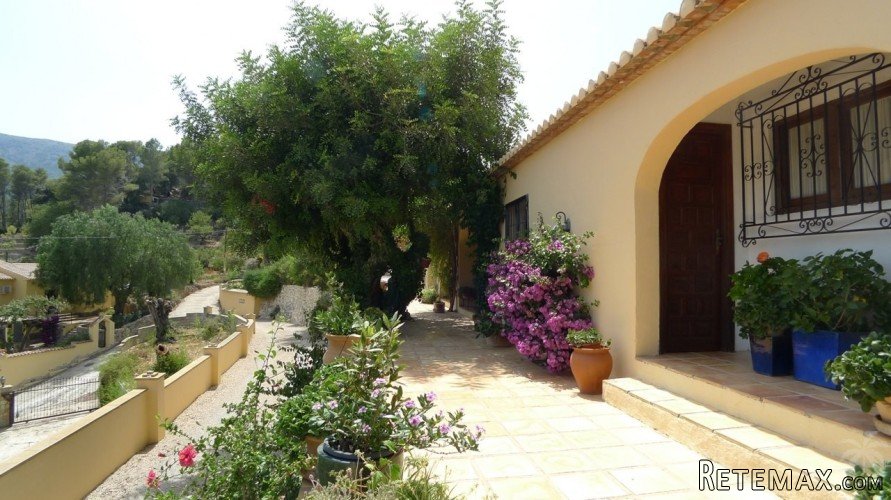 South facing villa for sale in Parcent situated in a quiet.. - 4