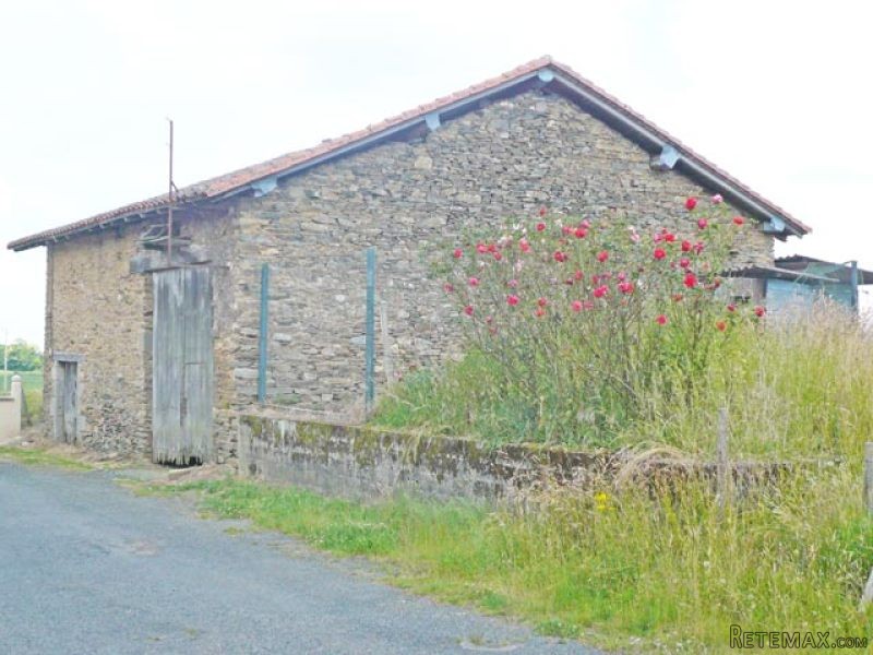 Barn For Convertion Situated In A Quiet..