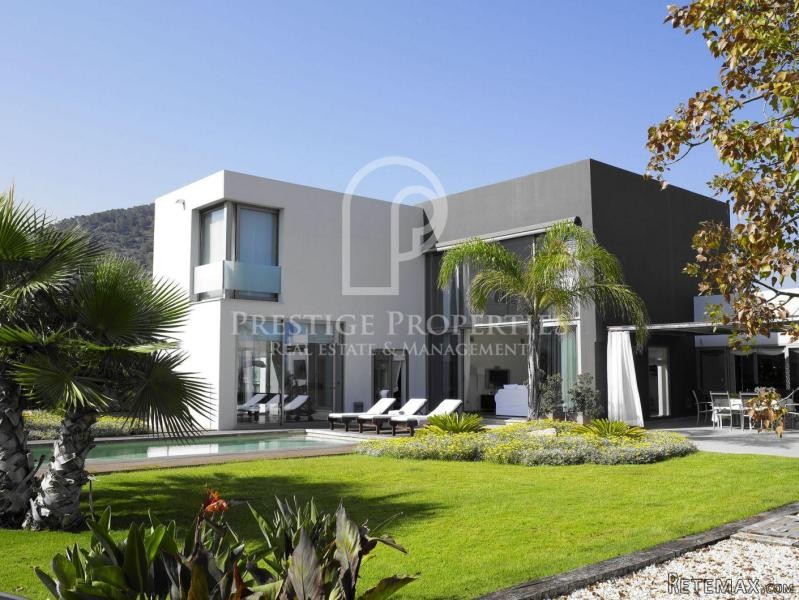 Beautiful modern house about 2 min...